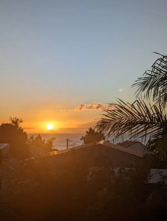 Coucher de soleil sur la mer des Caraïbes depuis la terrasse de Foutibon à Baillif